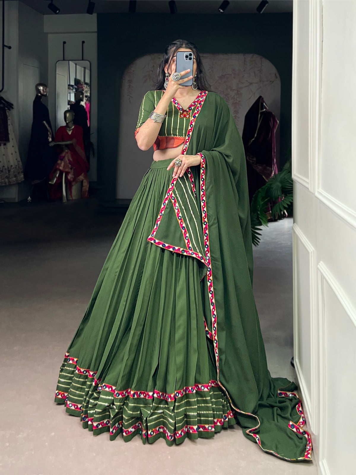 NAVRATRI BEAUTIFUL ORIGINAL MIRROR GAMTHI WORK DESIGNER LEHENGA CHOLI