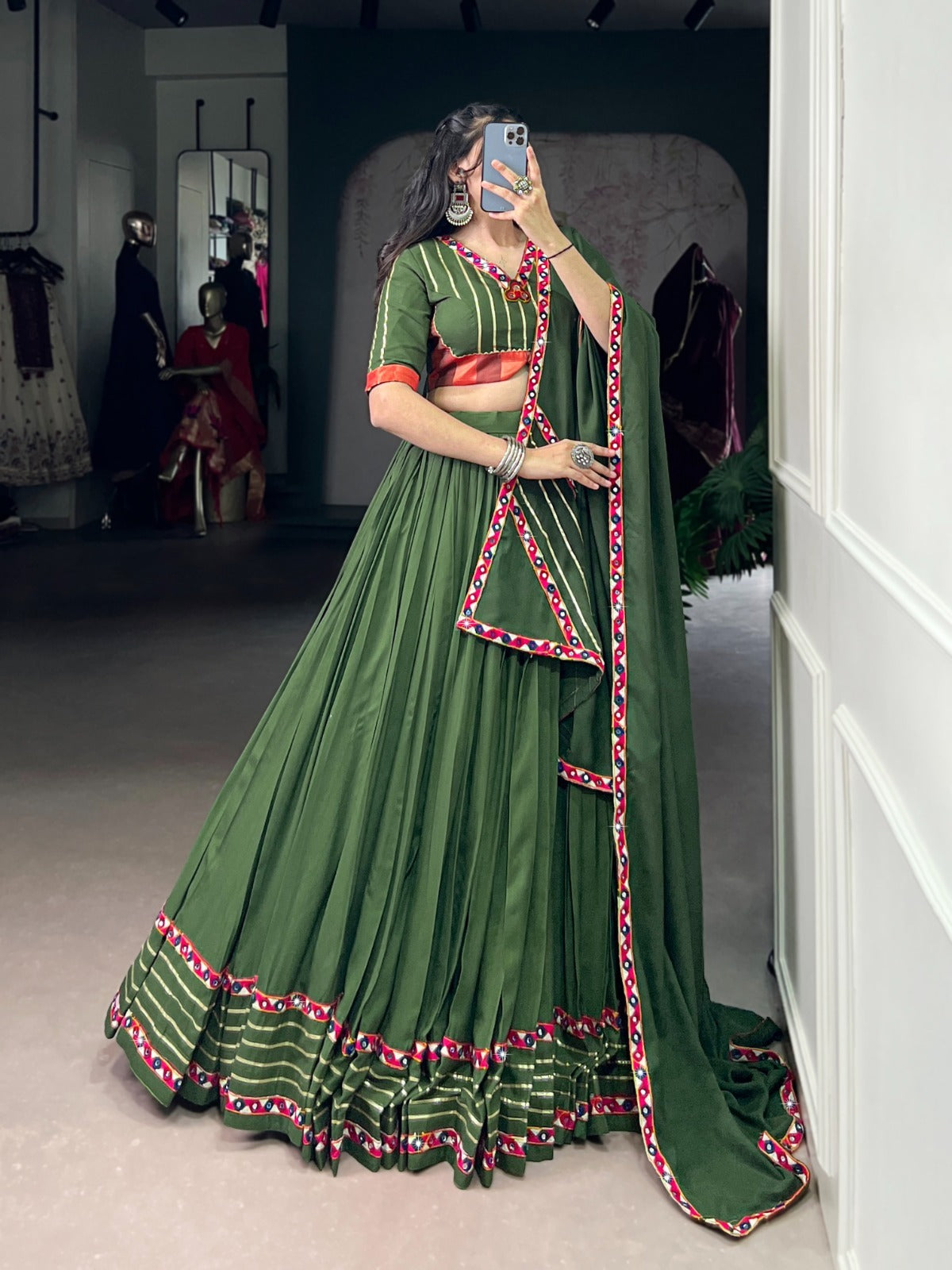 NAVRATRI BEAUTIFUL ORIGINAL MIRROR GAMTHI WORK DESIGNER LEHENGA CHOLI