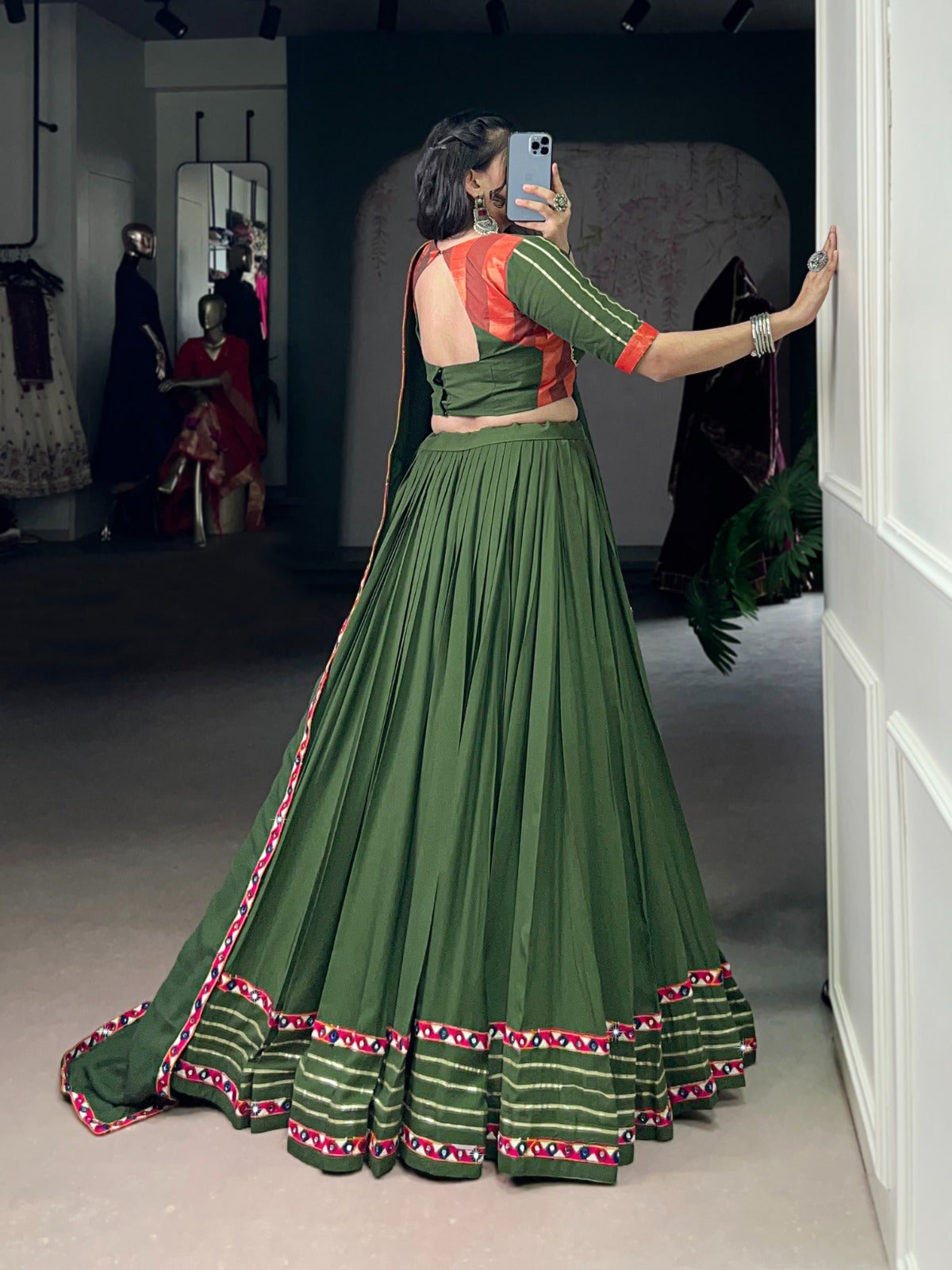 NAVRATRI BEAUTIFUL ORIGINAL MIRROR GAMTHI WORK DESIGNER LEHENGA CHOLI